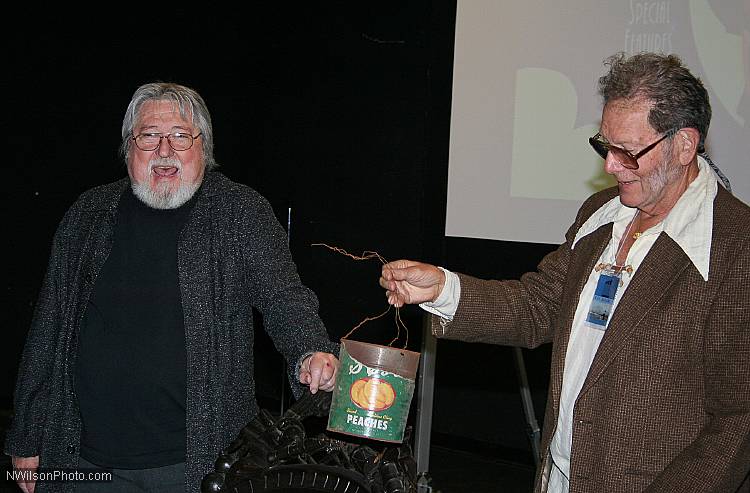 During the Q&A after "Paper Moon" at the inaugural 2006 Mendocino Film Festival, cinematographer L�szl� Kov�cs laughed when his longtime creative partner, gaffer and lighting director Aggie Aguilar brought out an improvised lighting instrument he made for a scene in the film.