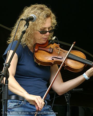 Barbara Higbie on stage with Cris Williamson