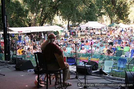 Utah Phillips audience from backstage.