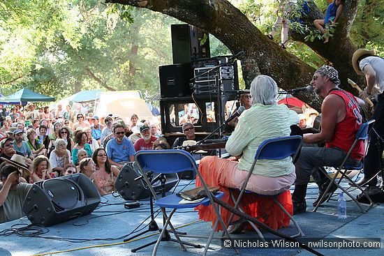 Rosalie Sorrels and Greg Brown play a set at the Arlo Hagler stage