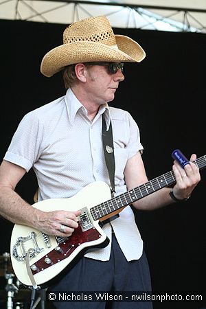 Bo Ramsey playing slide guitar with Greg Brown