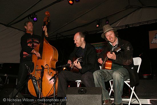 Marc Atkinson Trio does a tweener set