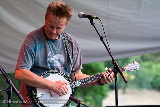 Danny Barnes on banjo with Laura Love Band