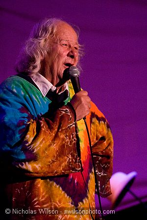 Wavy Gravy makes an annoucement