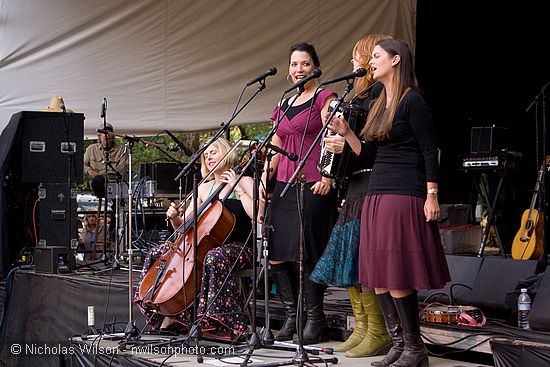 Moira Smiley & VOCO on the "tweener" stage