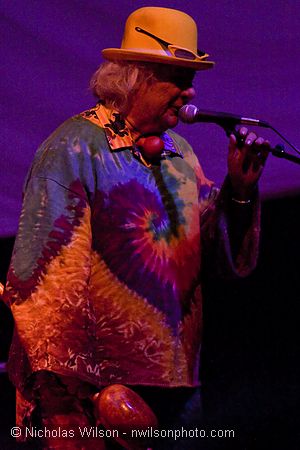 Wavy Gravy makes an announcement