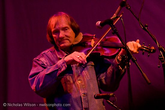 Jeff Wisor on fiddle backing Angel Band with David Bromberg's band