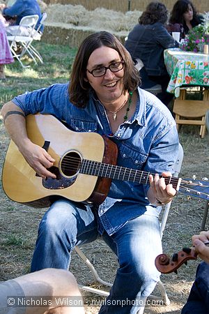 Tao Rodriguez-Seeger jamming backstage