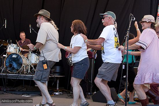 Baka Beyond welcomes a line of dancers to the stage