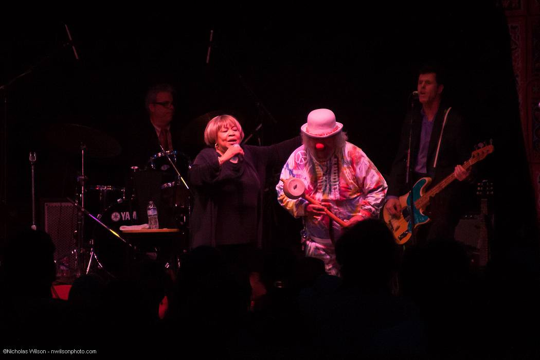 Mavis Staples greets Mr. Gravy