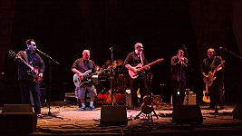 Los Lobos with David Bromberg and Catfish Jack sitting in