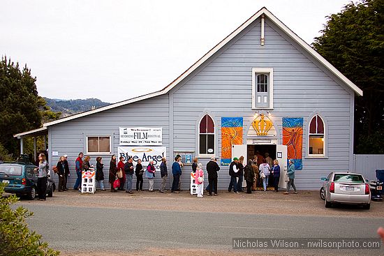 Historic Crown Hall with queue for "The Brothers Warner"