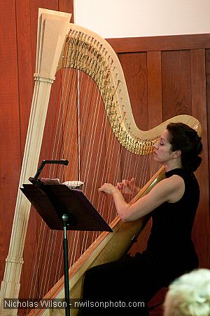 Anna Maria Mendietta at the harp