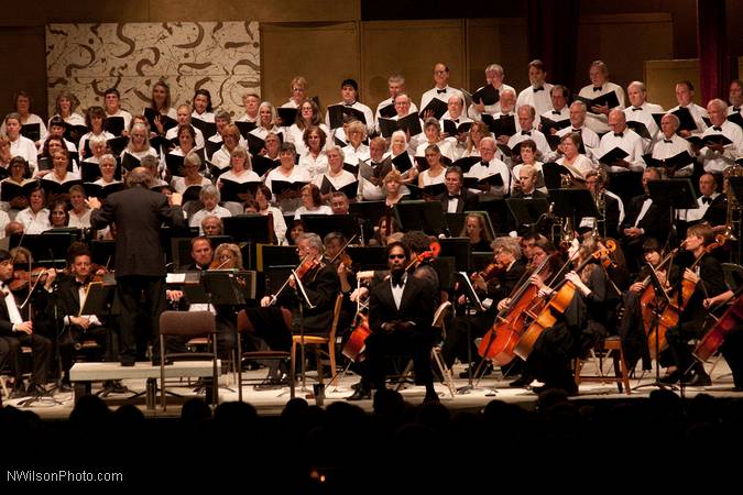 The Mendocino Music Festival Orchestra and Chorus in the final concert.