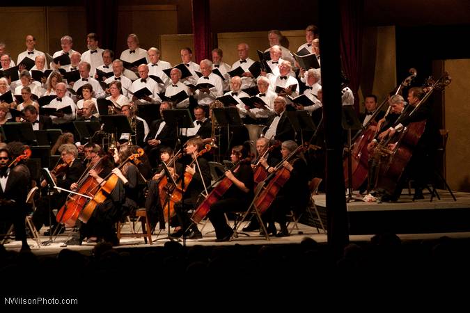 The Mendocino Music Festival Orchestra and Chorus in the final concert.