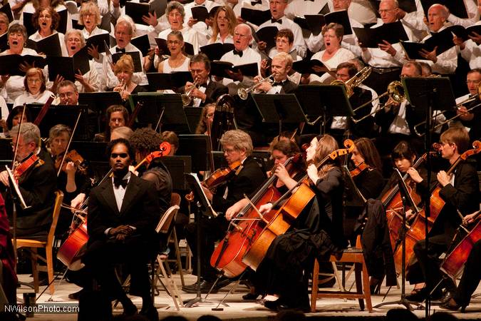 The Mendocino Music Festival Orchestra and Chorus in the final concert.