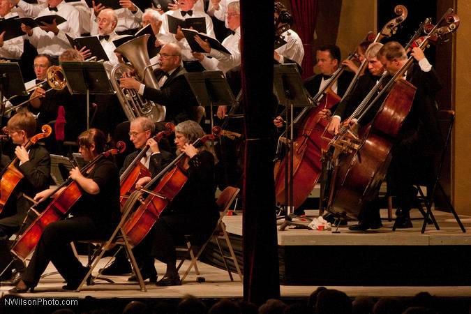 The Mendocino Music Festival Orchestra and Chorus in the final concert.