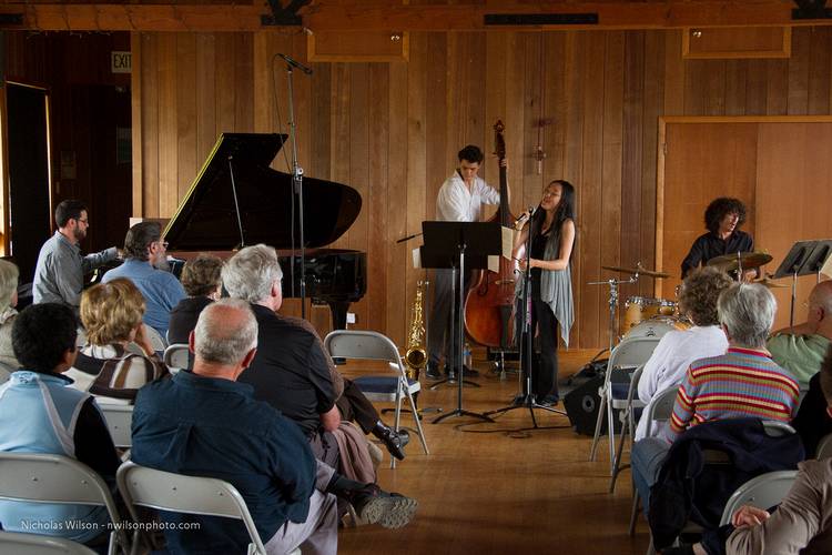 The Hitomi Oba Group performed original compositions featuring her saxophone and vocals.