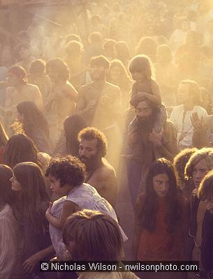 Dusty boogie crowd at Bo's Land, Sep. 1970